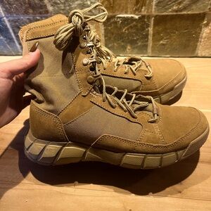 OAKLEY Military Combat Boot - size 4 Coyote Brown